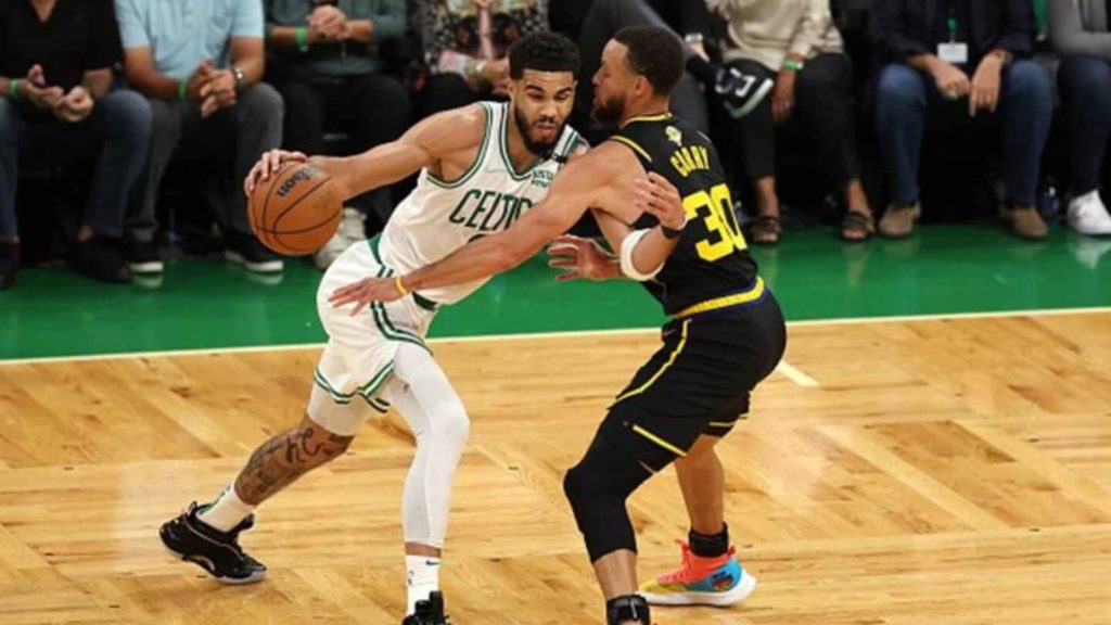 Stephen Curry guarding Jayson Tatum