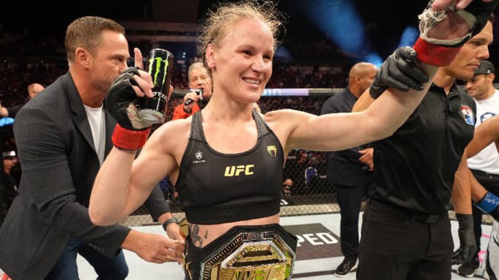 Valentina Shevchenko’s striking gets the job done to outclass Taila Santos’ grappling in a split decision at UFC 275