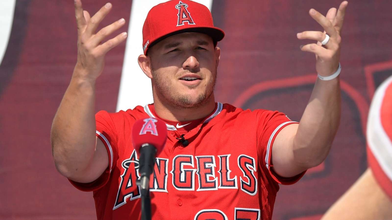 “Probably gettin’ another commissioner” – Mike Trout bats conversation about his Fantasy Football League