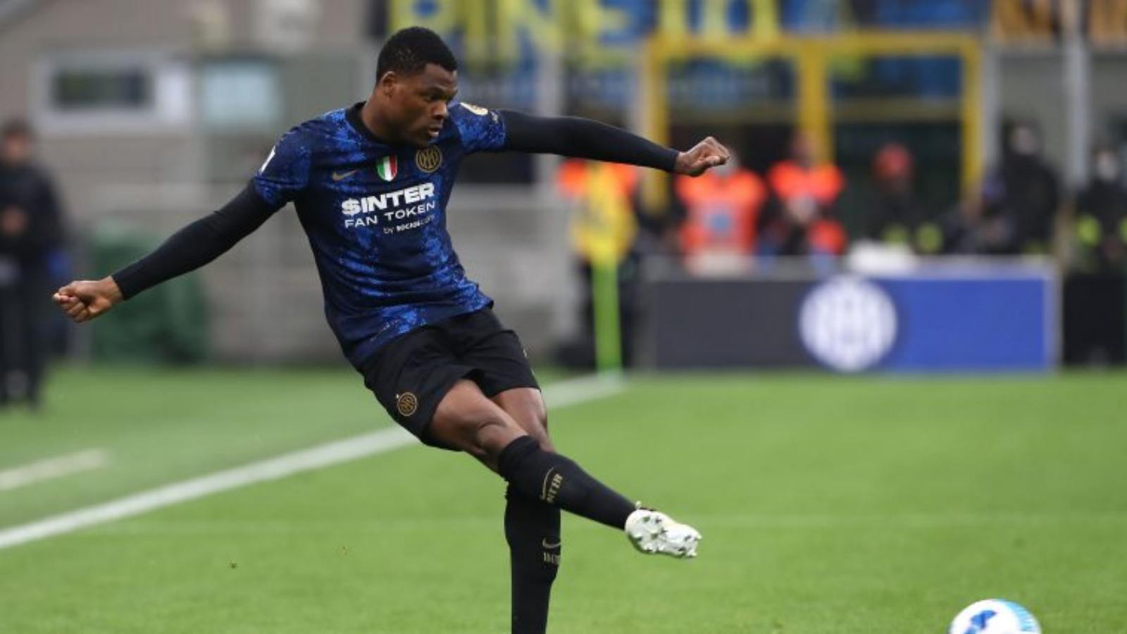 Manchester United step up interest in Dutch fullback Denzel Dumfries with Inter Milan open to selling: Reports