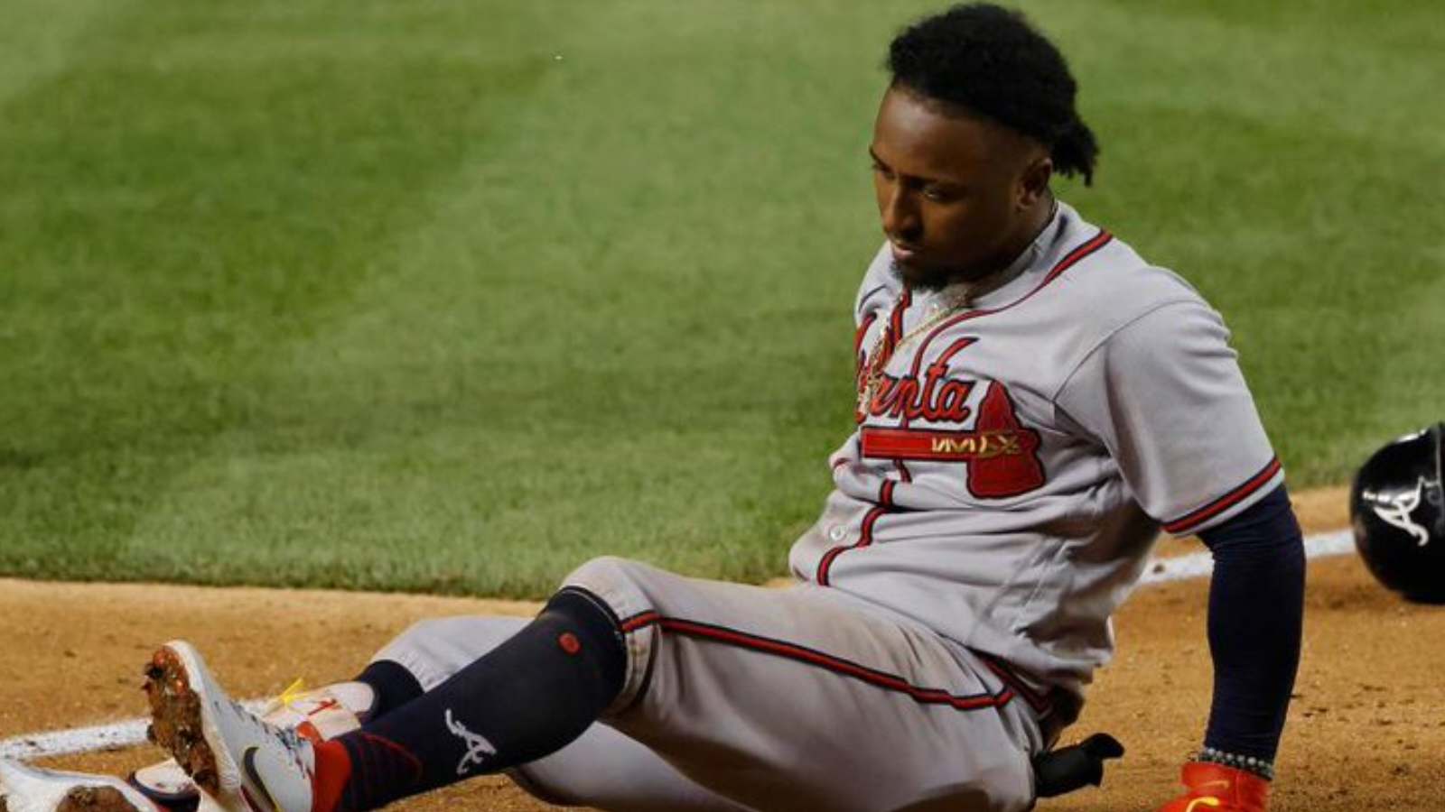 “Hard to put into words”: Braves star Ozzie Albies exits showdown vs Nationals with fractured left foot