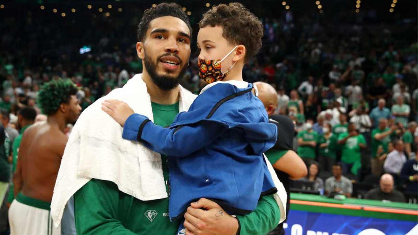 “You’re going to become a superstar” Jayson Tatum teaches killer move to Deuce in cool father-son moment