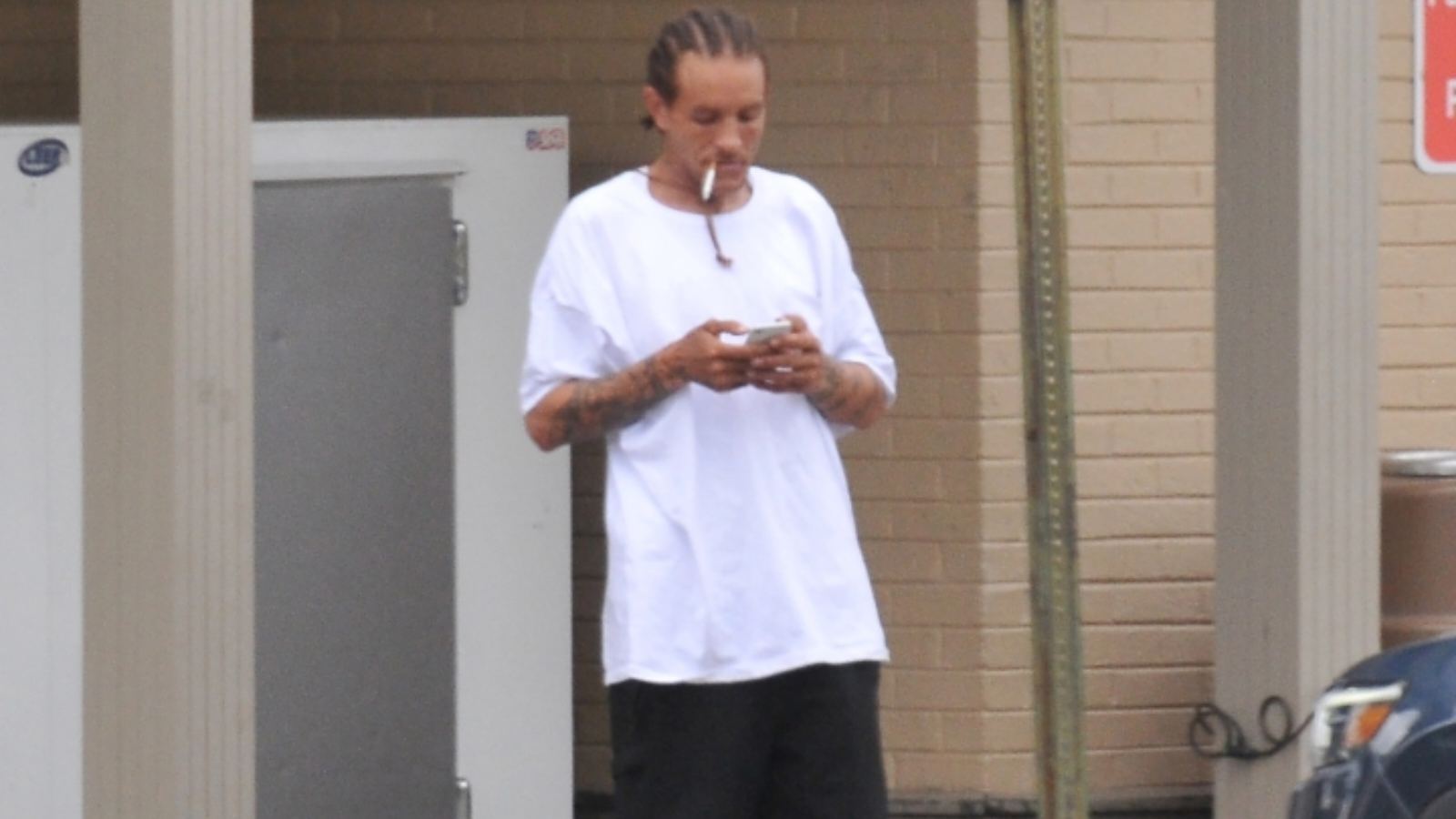 “Hey NBA…I thought you were all a big-fat family” Fans call out help for Delonte West after found loitering outside 7-Eleven