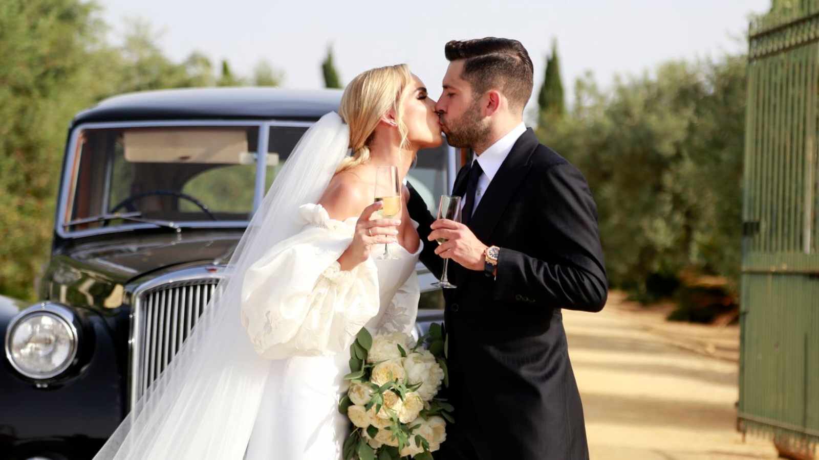 WATCH: Jordi Alba ties knot with longtime girlfriend Romarey Ventura in the presence of Barcelona players and Lionel Messi