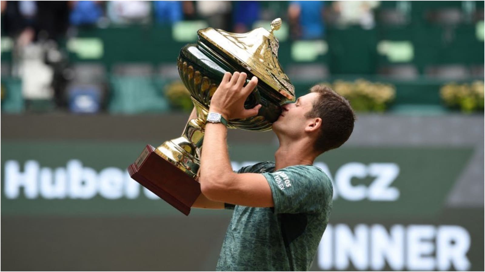 “All the right shots went my way” Hubert Hurkacz makes easy work of Daniil Medvedev to win the title in Halle