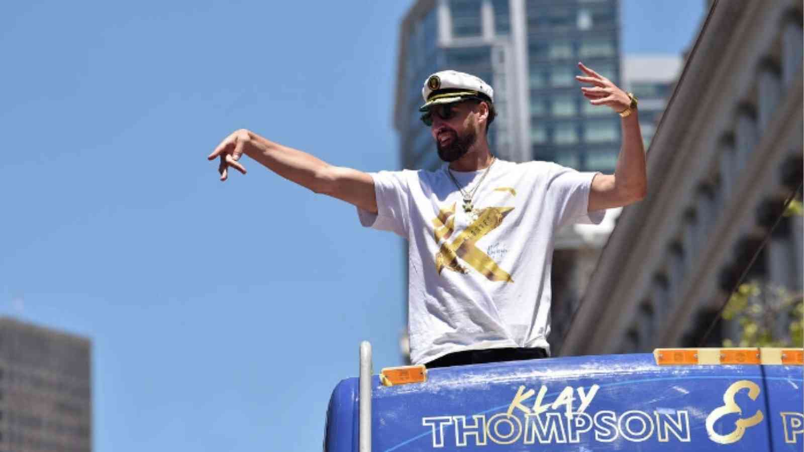 “Charles Barkley would be hoping to steal that” Klay Thompson carelessly drops his championship ring in wild parade march