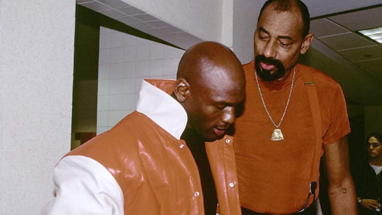 “How much money would you bet on it?” Wilt Chamberlain called out Michael Jordan for a 1-ON-1 to settle the GOAT debate