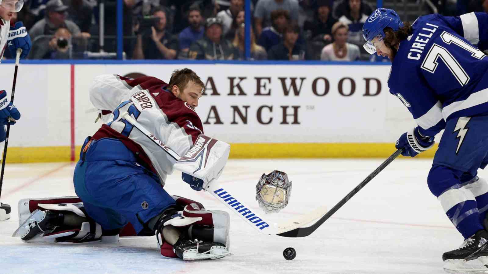 “Assist on OT win” – Fans confused when Lightning score after Avalanche goalie Darcy Kuemper lost his mask