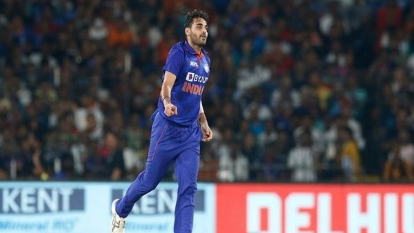 “Shoaib Akhtar who?”- Twitter can’t keep calm as Bhuvneshwar Kumar clocks 201 kph; but it was an error