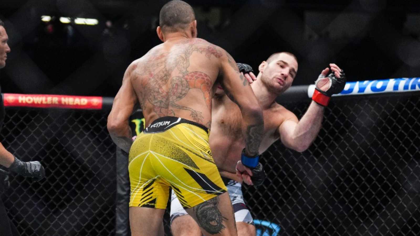 “THE HYPE IS REAL” – Alex Pereira knocks out Sean Strickland with signature “touch of death” at UFC 276