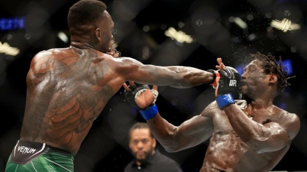 Israel Adesanya def Jared Cannonier at UFC 276