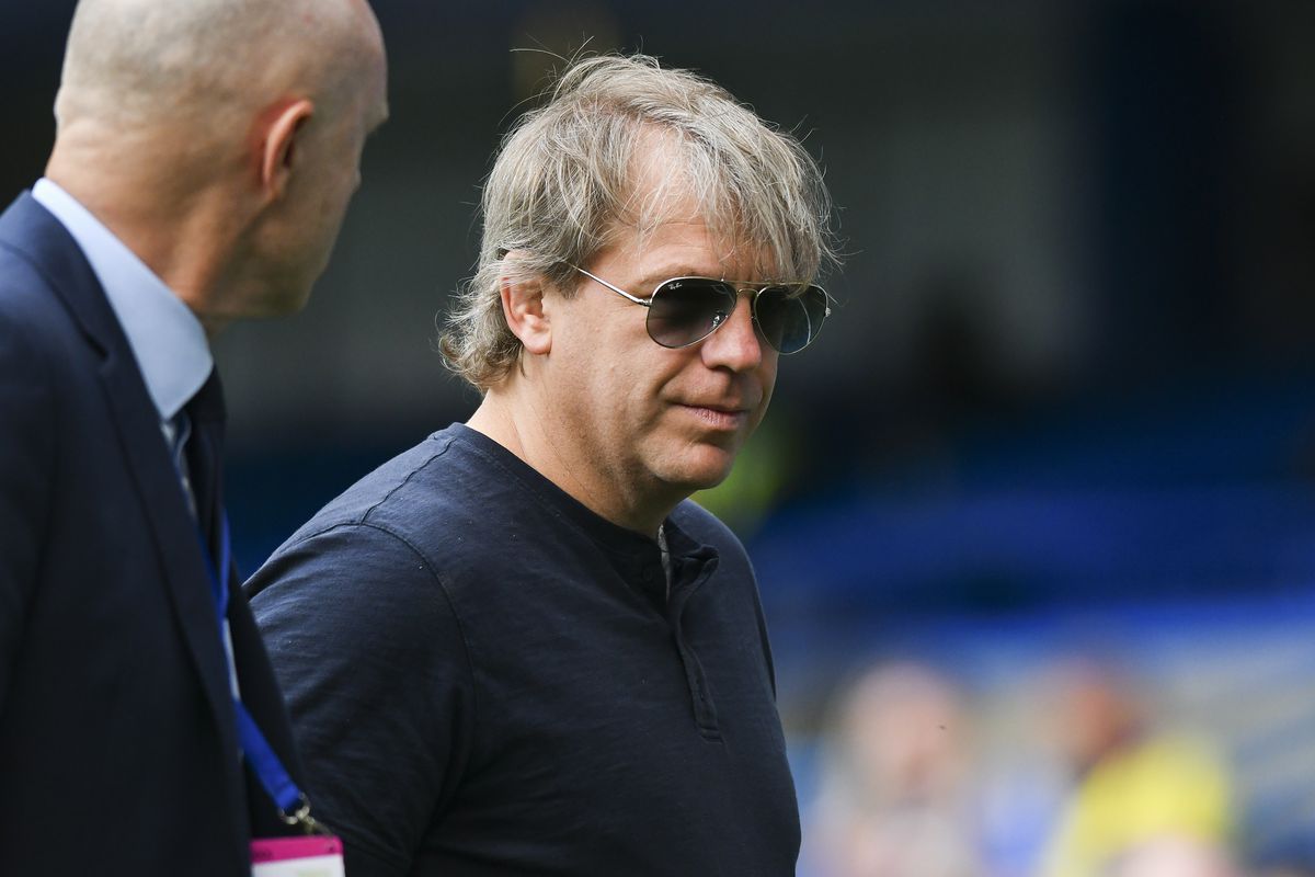 “We are here for a meal”- Chelsea Owner Todd Boehly not eager to explain anything about Frenkie de Jong or Cesar Azpilicueta after arriving in Barcelona