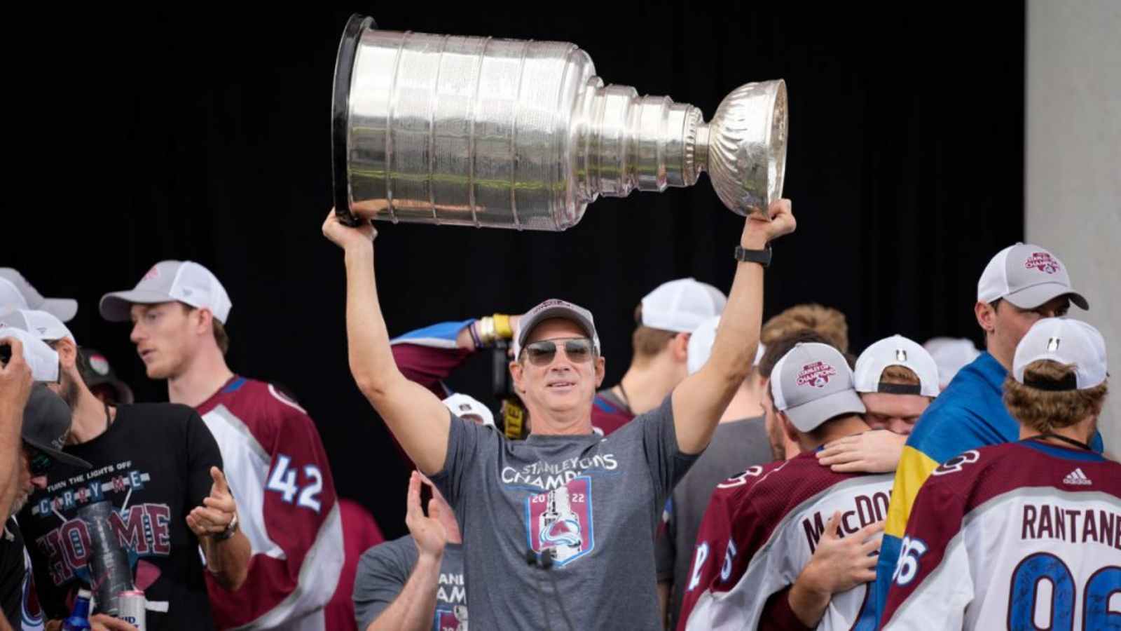 “A huge honor” – Joe Sakic of Avalanche named General Manager of the Year