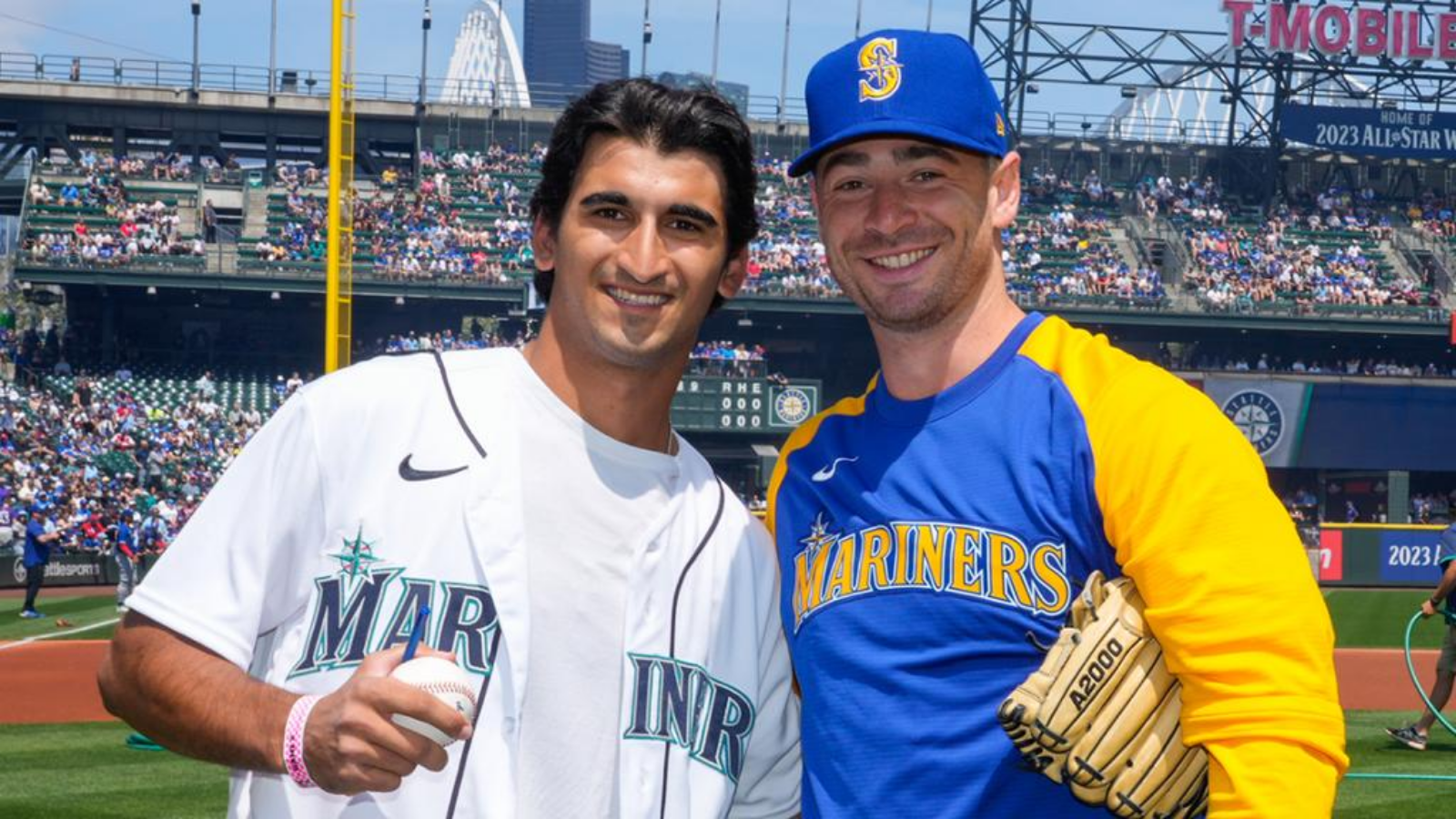 “The first pitch” – Ice hockey center Matty Beniers throws pitch at Seattle Mariners game