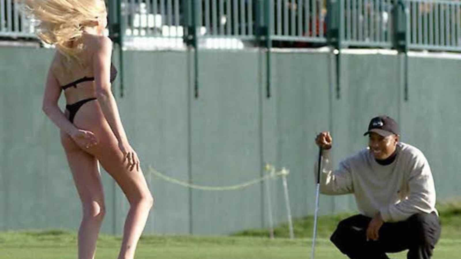 “Not expecting that!”: The time when Tiger Woods was ambushed by a scantily clad streaker at the 1999 Open