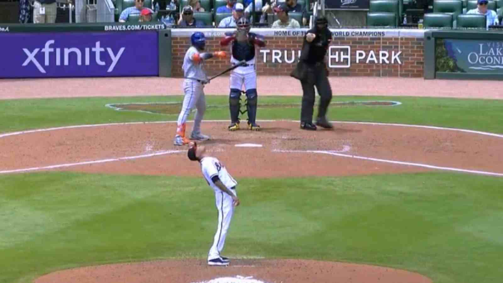 “OOOHHHLORDDD”: Jesse Chavez’ unreal ball gets hilariously funny-call by Braves announcer, video goes viral