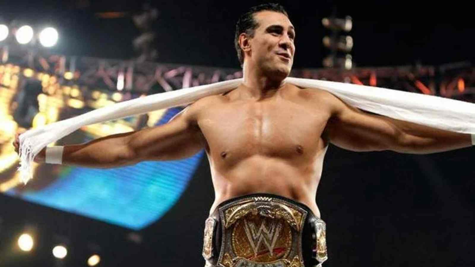 “I’m really proud of you”; Alberto Del Rio sends an encouraging message to Ricardo Rodriguez