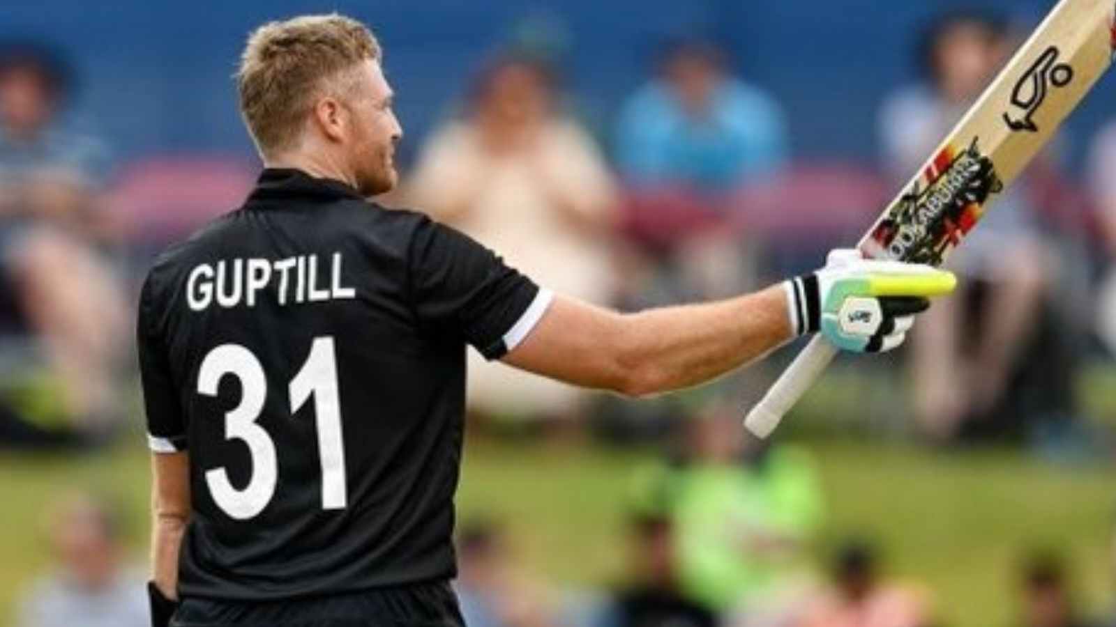 WATCH: Martin Guptill grabs an unbelievable catch in 3rd ODI against Ireland