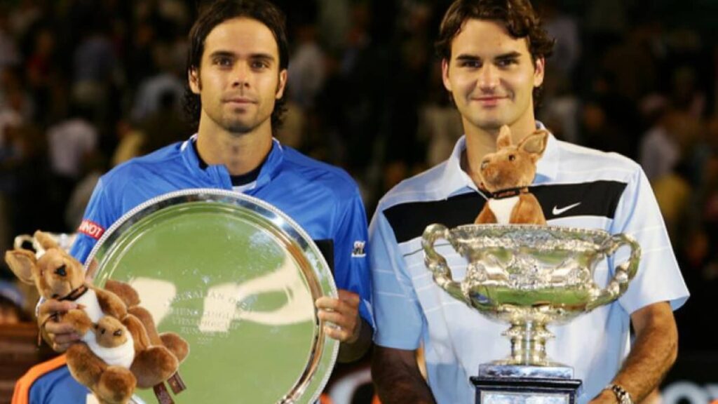 Fernando Gonzalez and Roger Federer at the 2007 Australian Open trophy presentation