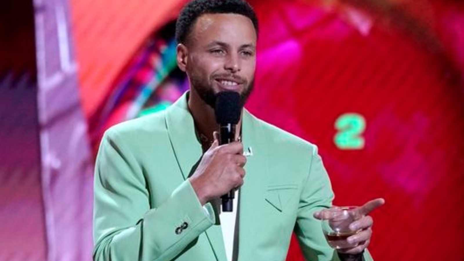 “Proud DADDY of Boston Celtics” Stephen Curry goes beyond all limits to reveal Kevin Hart’s influence on him