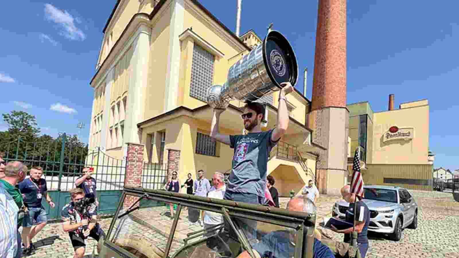 “Breakfast with the Cup” – Avalanche goalie Pavel Francouz celebrates Cup day at hometown Pilsen, Czech Republic