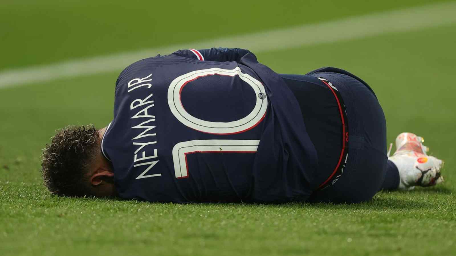 WATCH: Neymar brings back his ‘diving’ skill in pre-season friendly for PSG