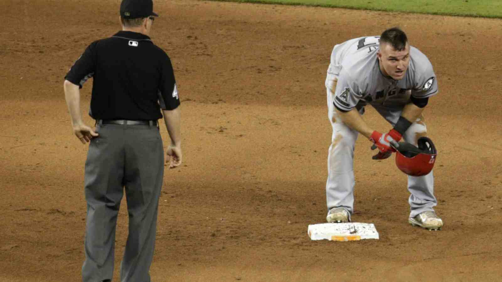 “Don’t do this, Baseball Gods” Mike Trout diagnosed with a rare back condition, MLB career hanging by a thread