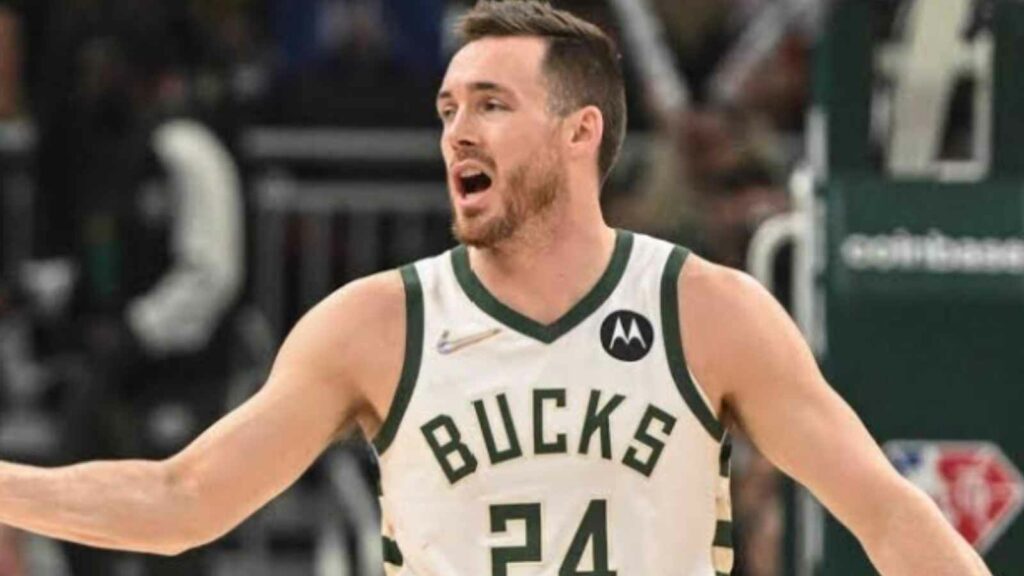 Pat Connaughton