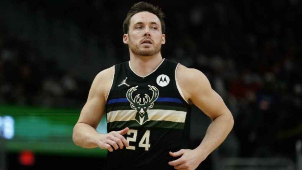 Pat Connaughton