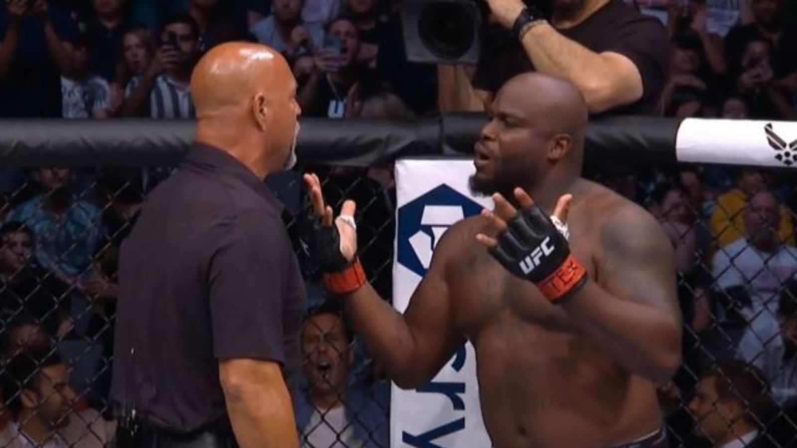 “You don’t stop that in Texas” – Pros react to Derrick Lewis’ early stoppage defeat at UFC 277 to Sergei Pavlovich