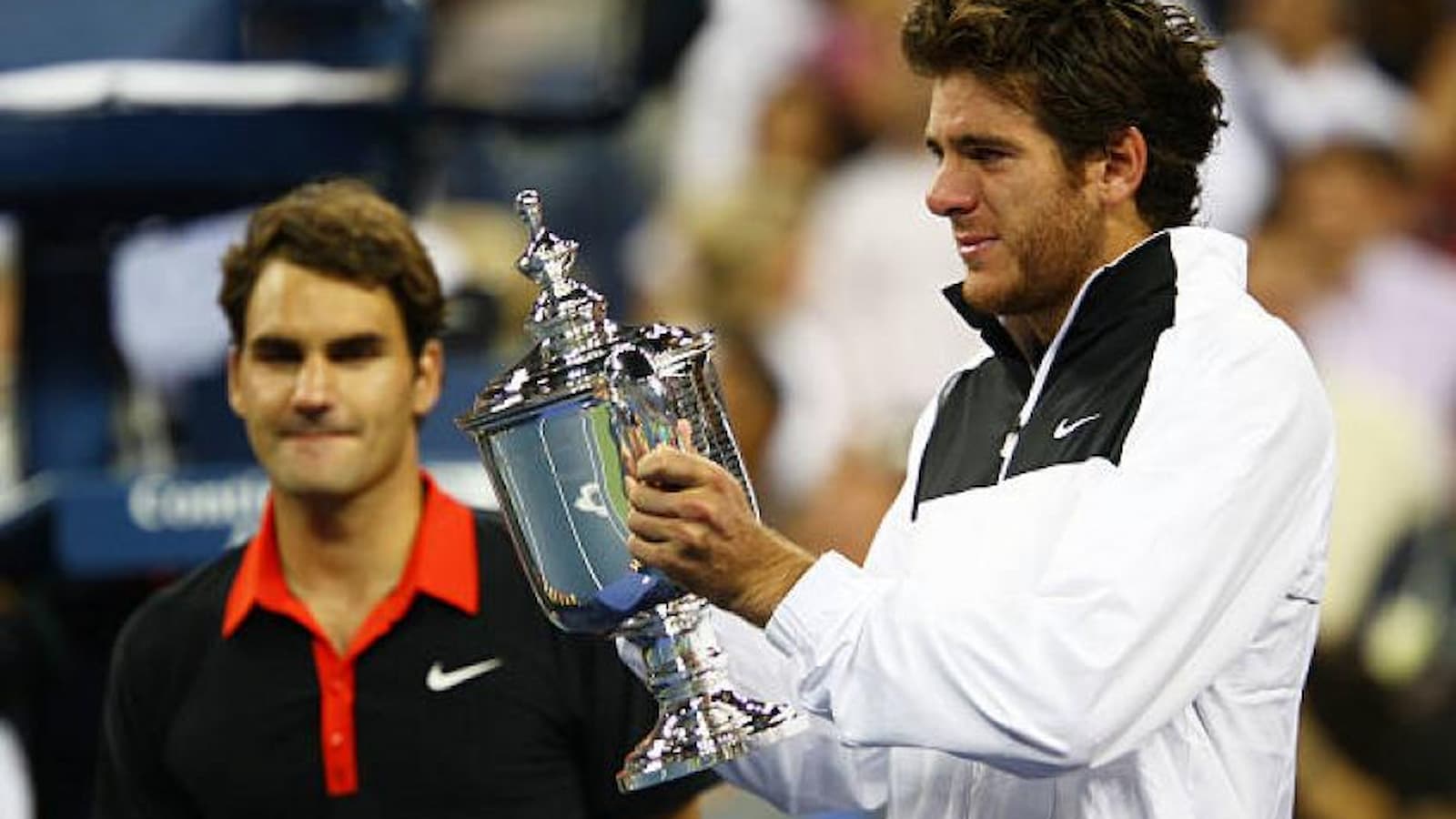 Roger Federer watches Martin del Potro lifting the 2009 US Open trophy