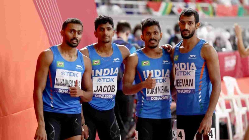 India finish first in mixed 4x400m relay in heats