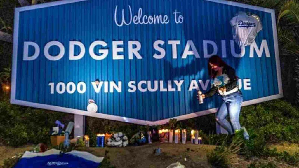 Fans paying their tribute to legend Vin Scully