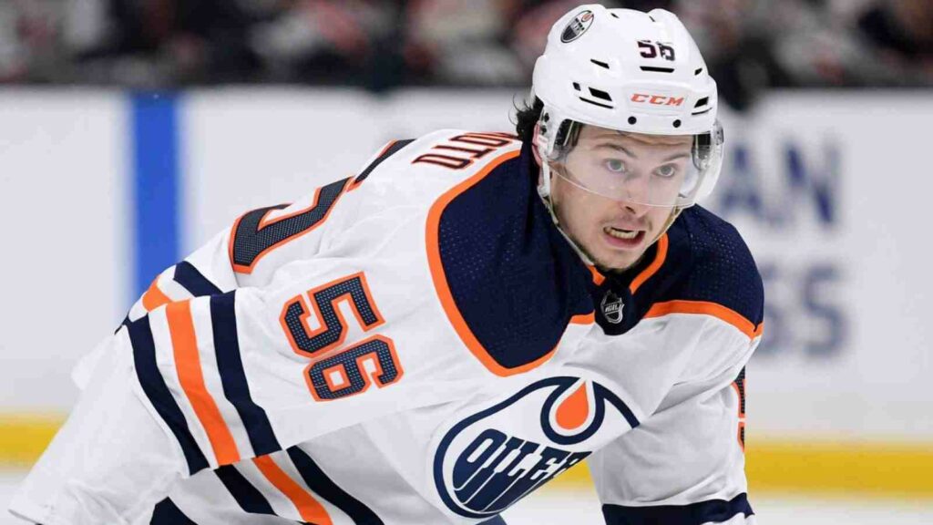 Kailer Yamamoto signs with Edmonton Oilers