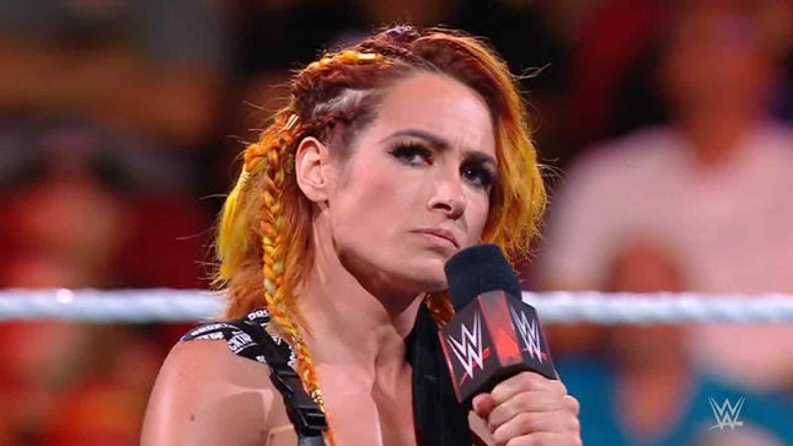 WATCH: Becky Lynch works out in the gym despite the injury