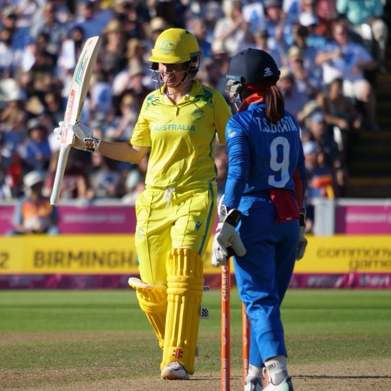 “Such a superstar”-Twitter reacts as Beth Mooney, Meg Lanning help Australia set decent 162 for India in CWG 2022 final