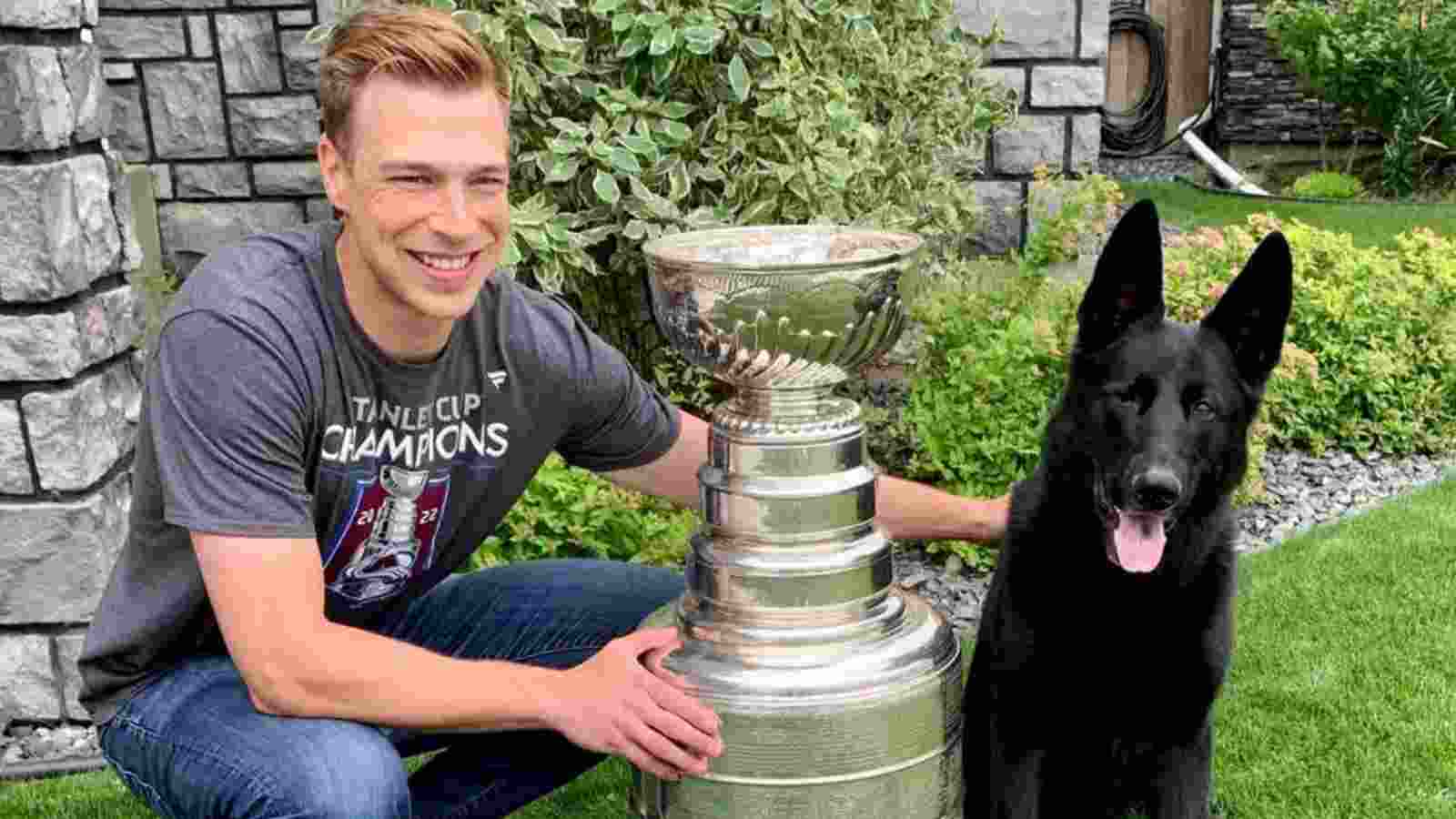 “Rocking up the Cup party” – Goalie Darcy Kuemper savors his last Avalanche day with Stanley Cup at Saskatoon