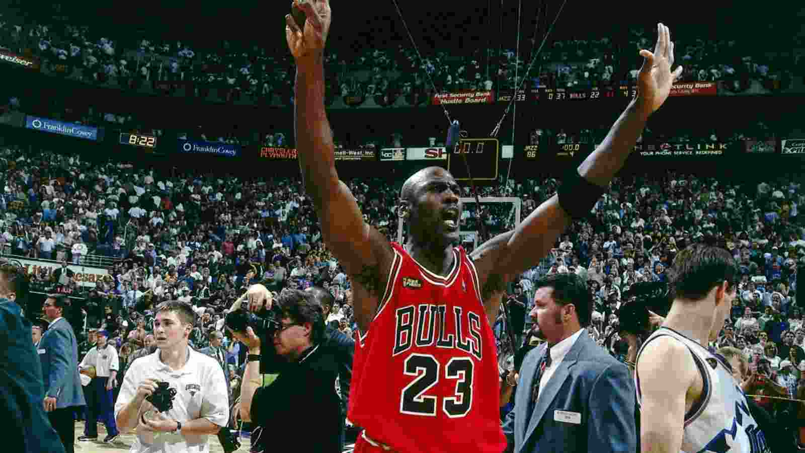 “The ultimate COCAINE story!” Michael Jordan’s obsession sent his Bulls teammates under the bus