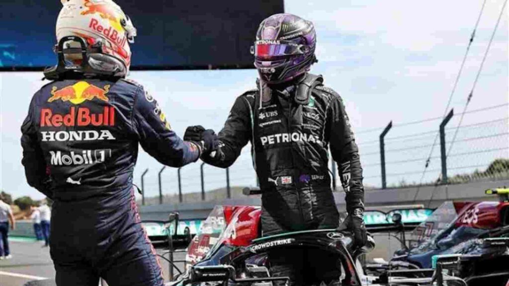 Max Verstappen(on the left) and Lewis Hamilton(on the right)