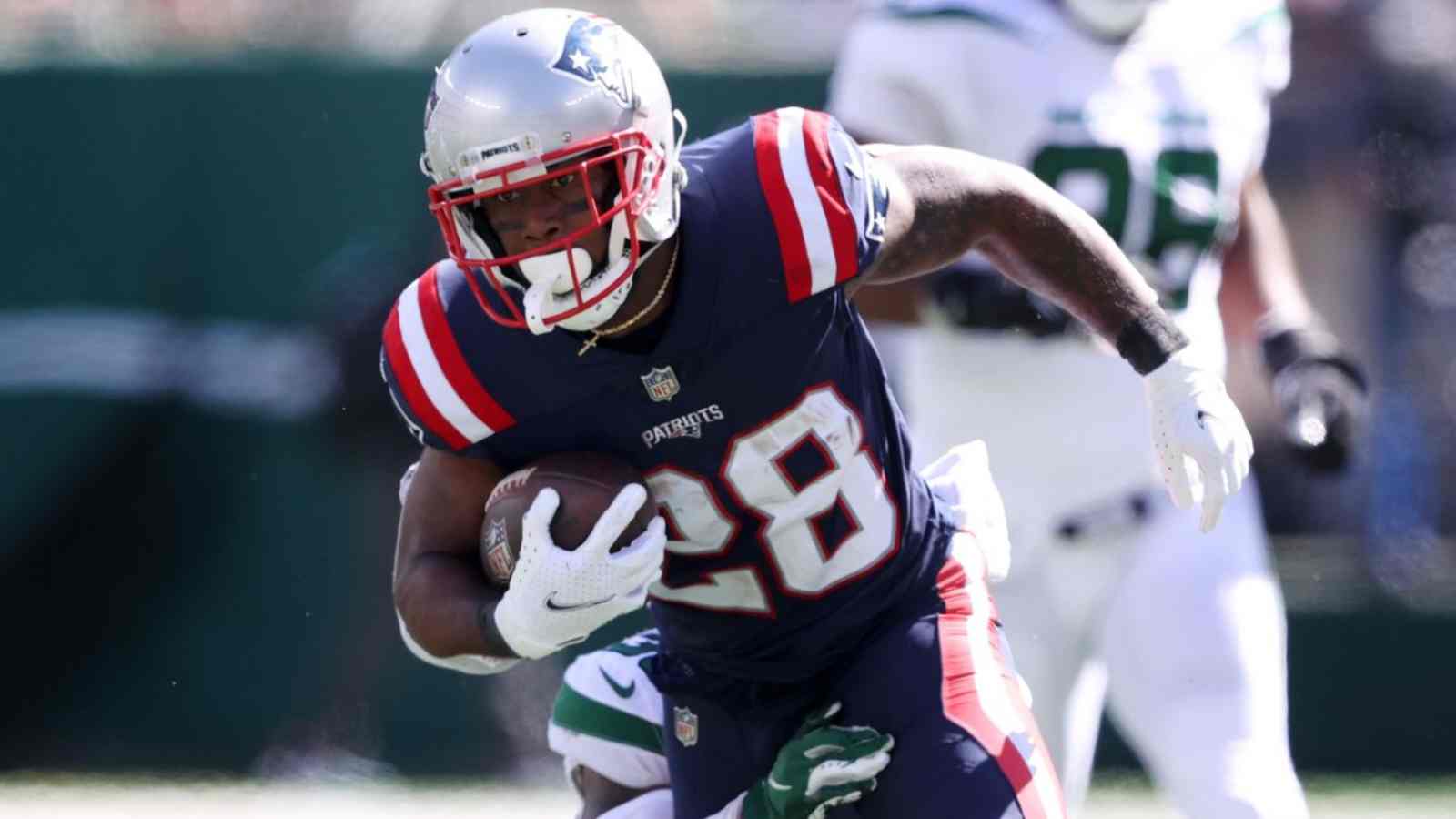 “Legend” Twitter reacts as Patriot James White announces retirement from the NFL