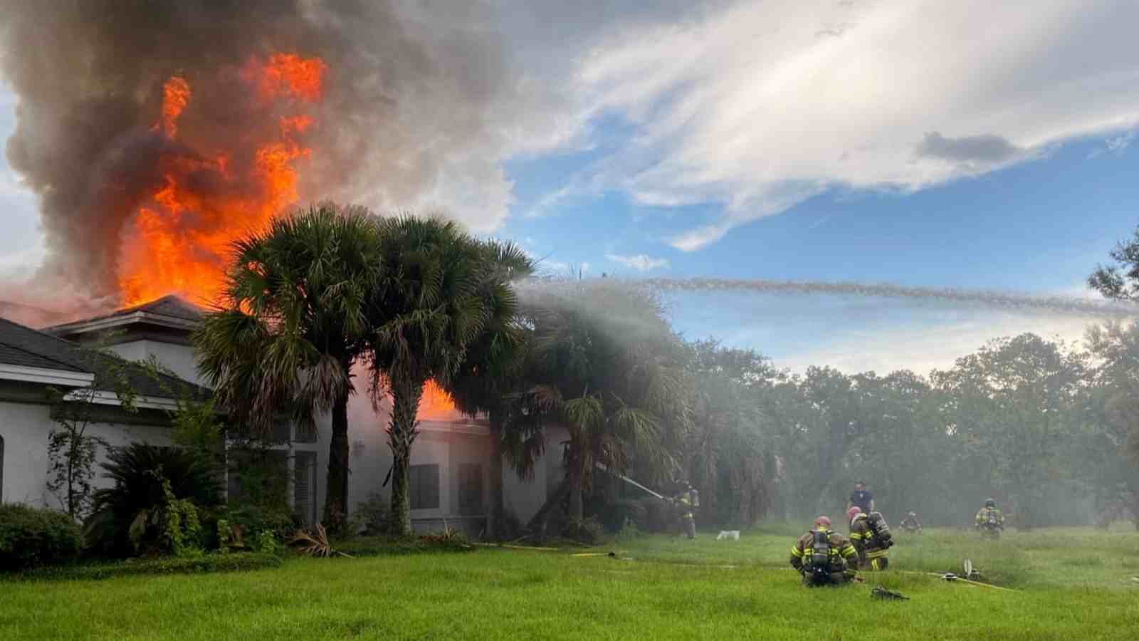 “TOTAL LOSS!”: Former Seahawks star Earl Thomas’ house burnt down to ashes in DEADLY FIRE