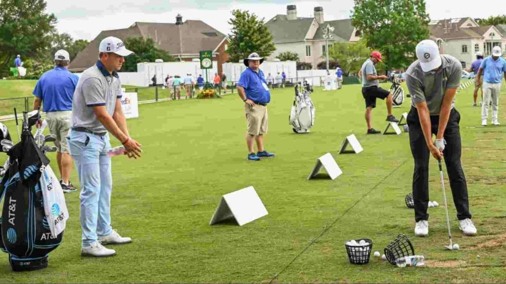 Justin Thomas and Jordan Spieth exchange thoughts