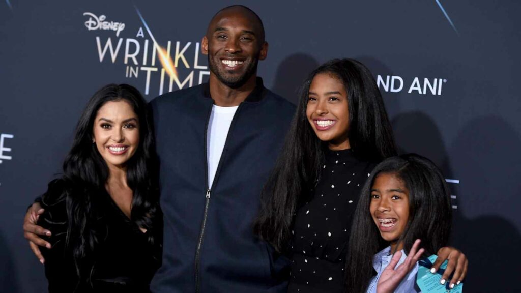 Vanessa Bryant and Kobe Bryant with their kids