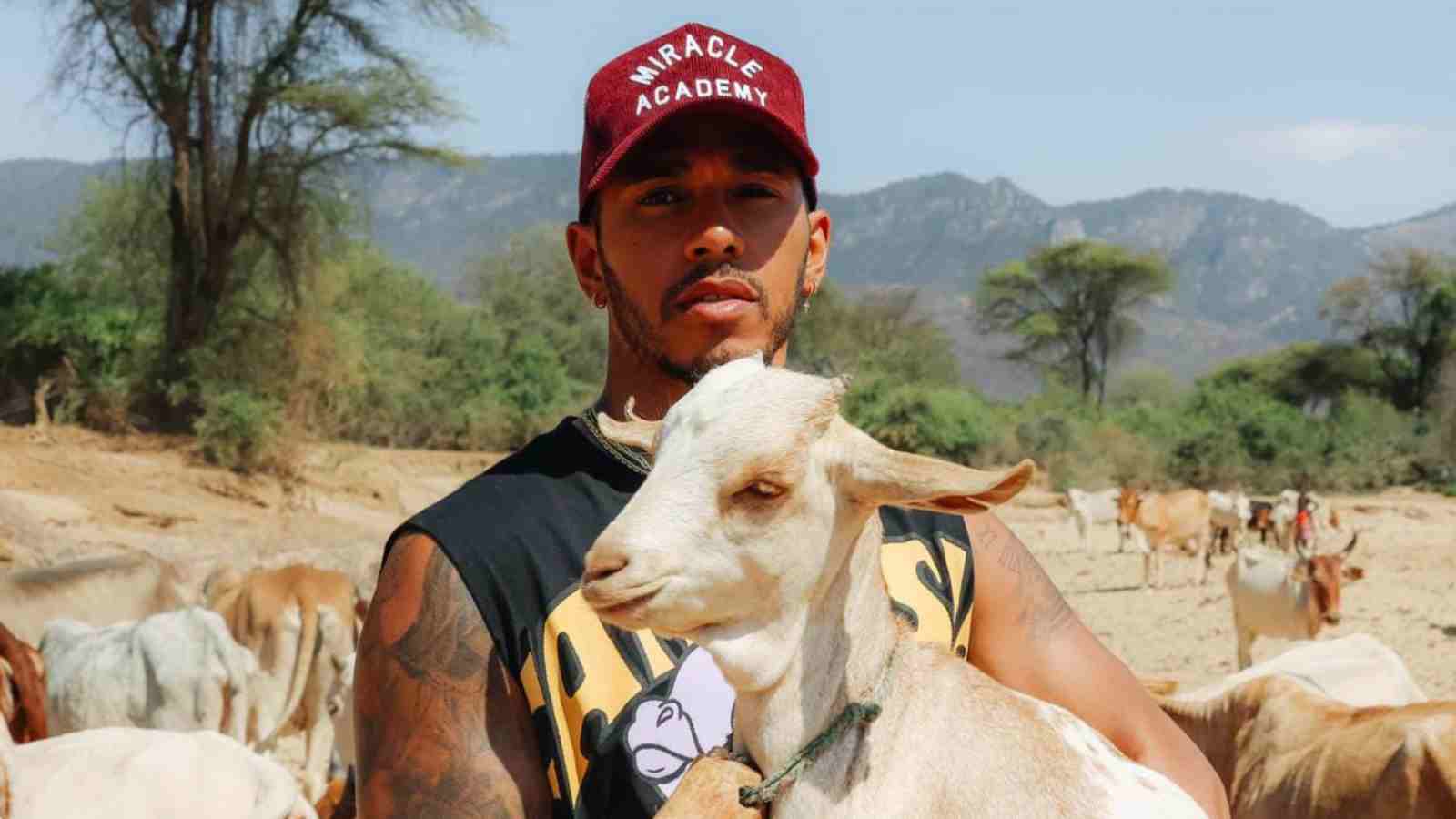 “I guess you see Max Verstappen twice”: Fans react as Lewis Hamilton poses with a ‘goat’