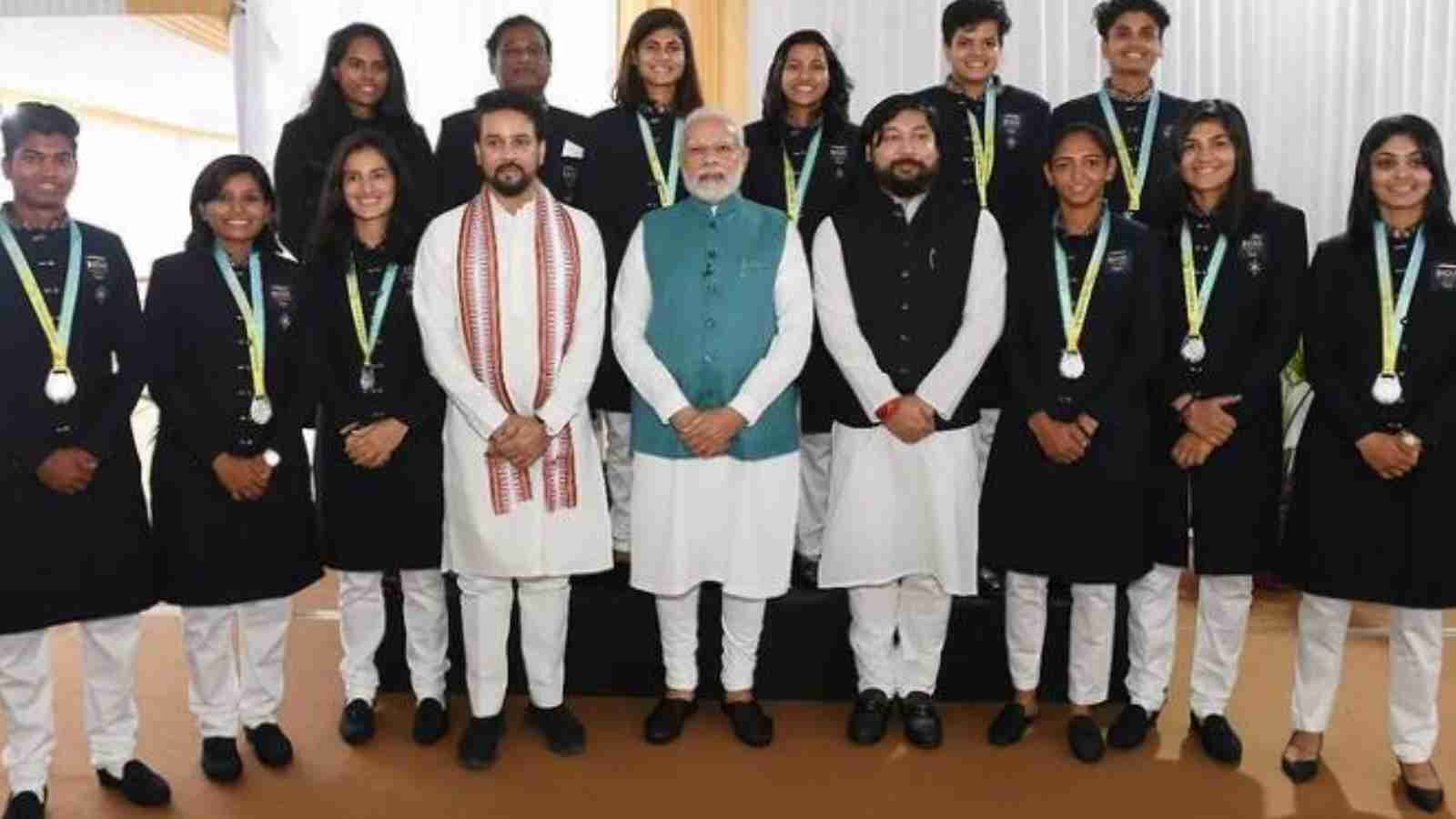 PM Narendra Modi meets Commonwealth Games Indian contigent at his home