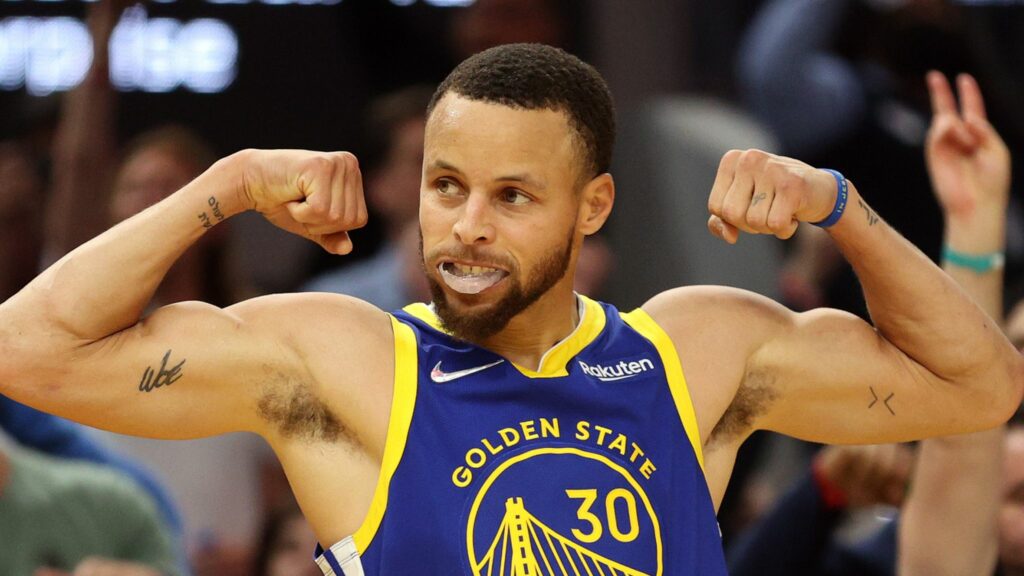 Stephen Curry in an NBA game
