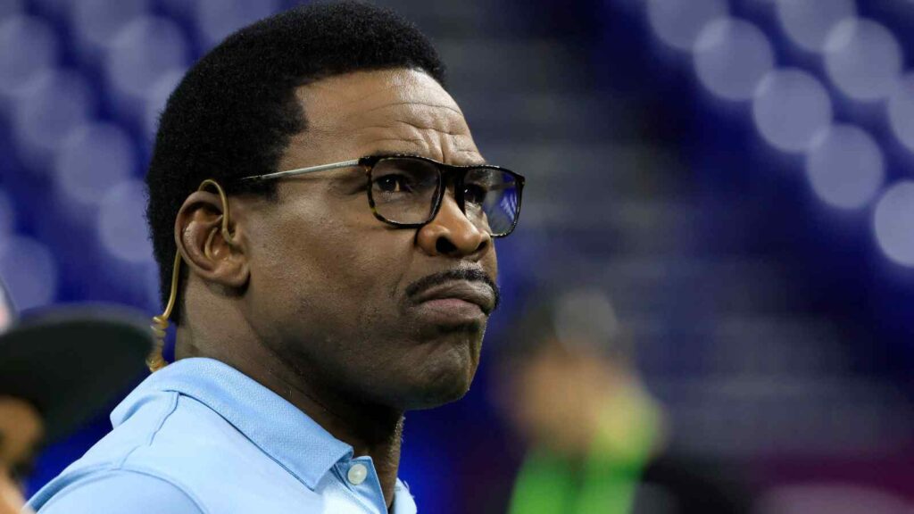 Michael Irvin defends Jerry Jones 