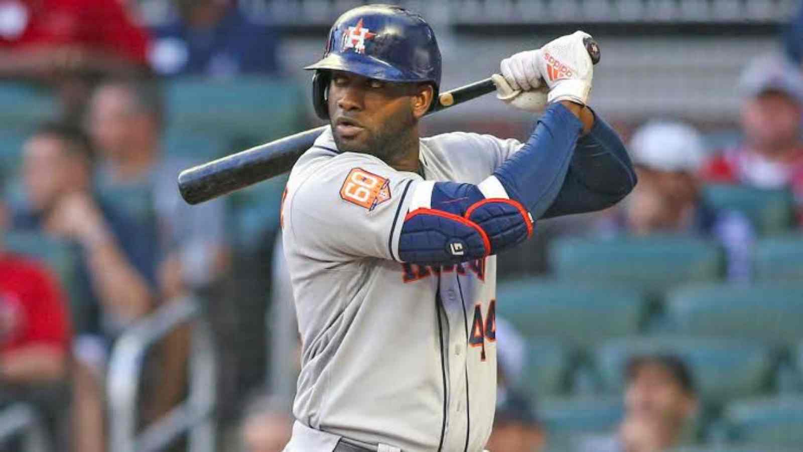 “Is he ok ?”- Yordan Alvarez leaves game against Braves abruptly due to illness