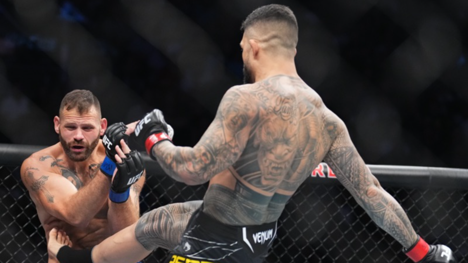 Tyson Pedro STUNS Harry Hunsucker and gets the job done in the very first round of UFC 278 PPV