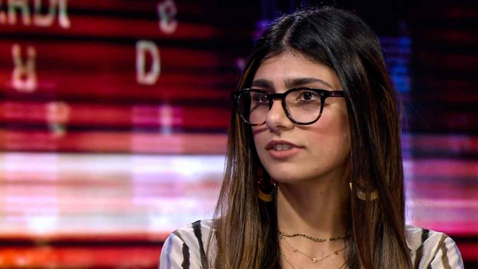 “Ronda Rousey’s career is over now” When Mia Khalifa roasted the MMA fighter for making a jump to WWE